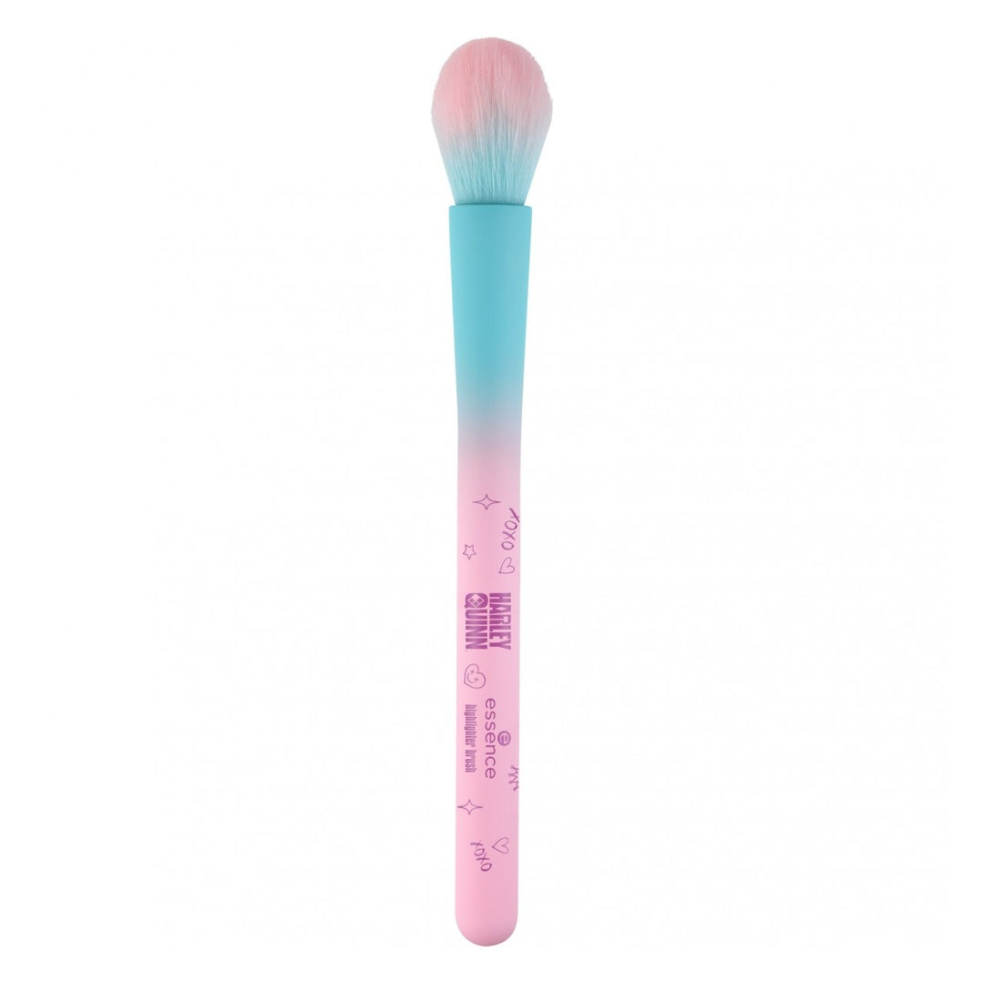Essence Harley Quinn Highlighter Brush