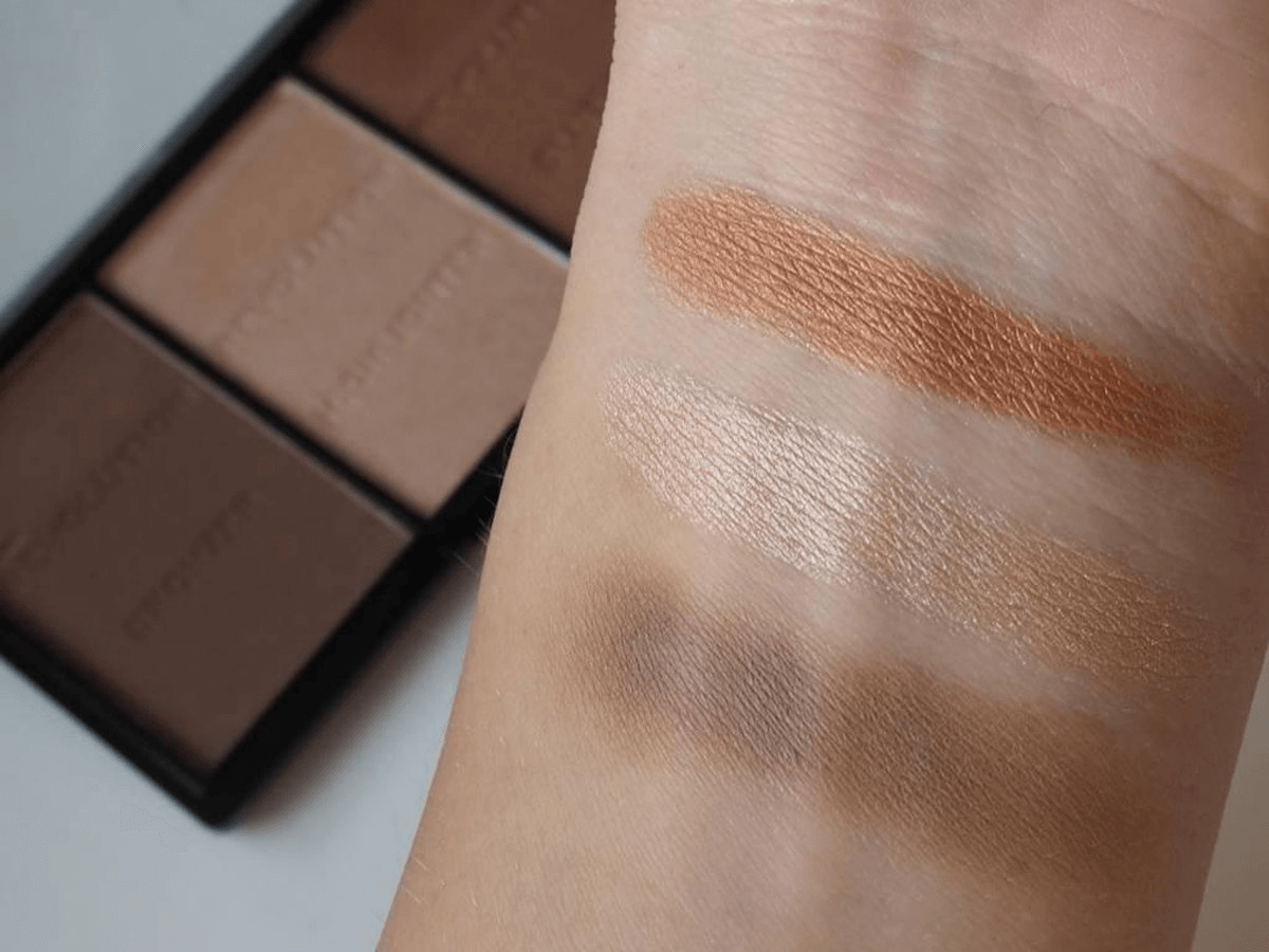 Makeup Revolution Ultra Brightening Contour Kit Ultra Light/Medium C04