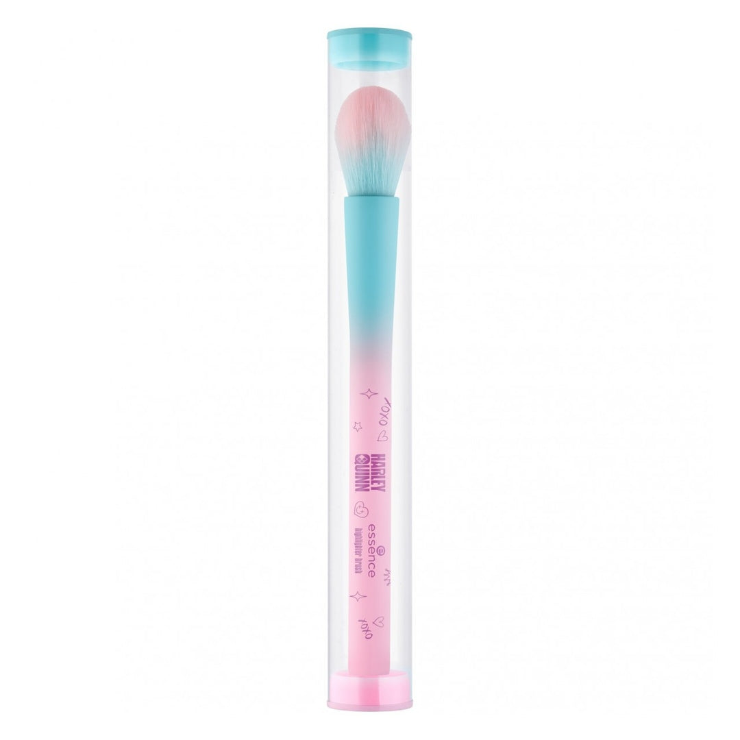 Essence Harley Quinn Highlighter Brush