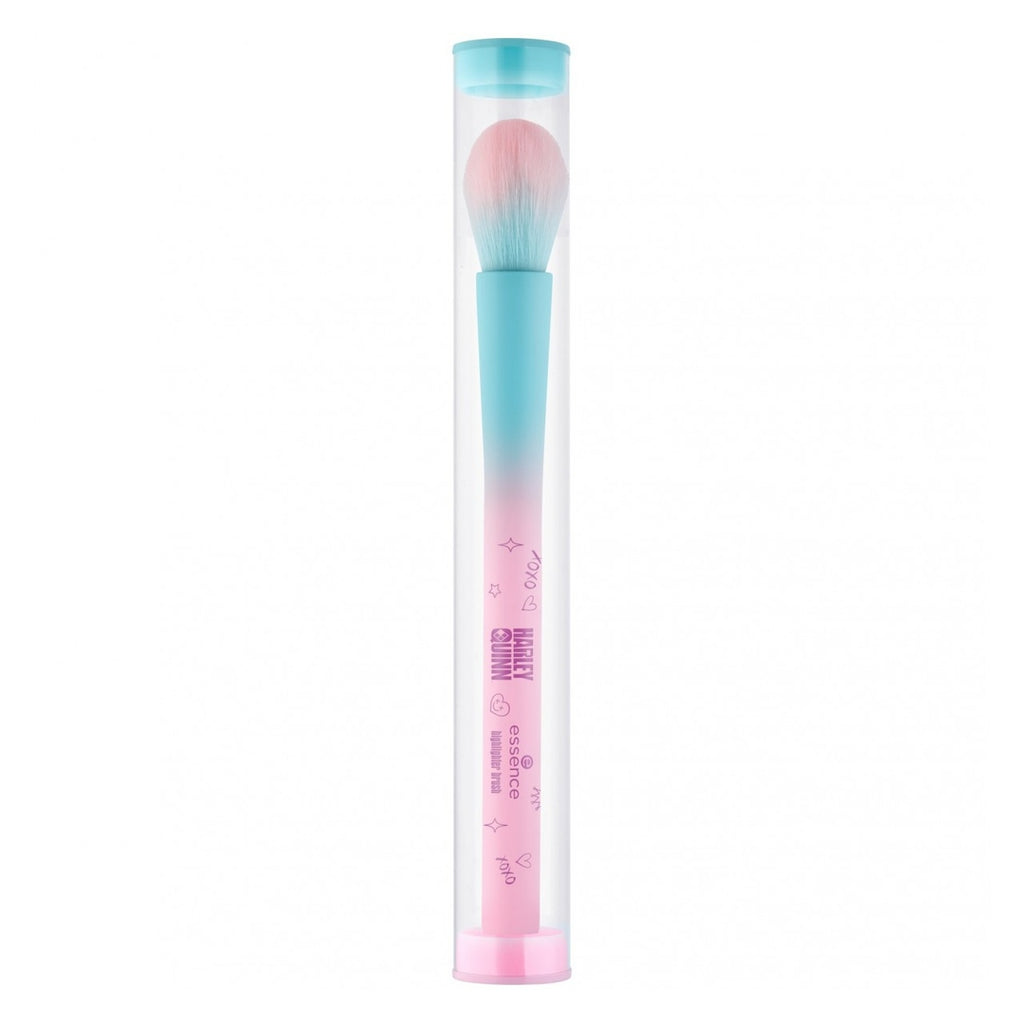 Essence Harley Quinn Highlighter Brush
