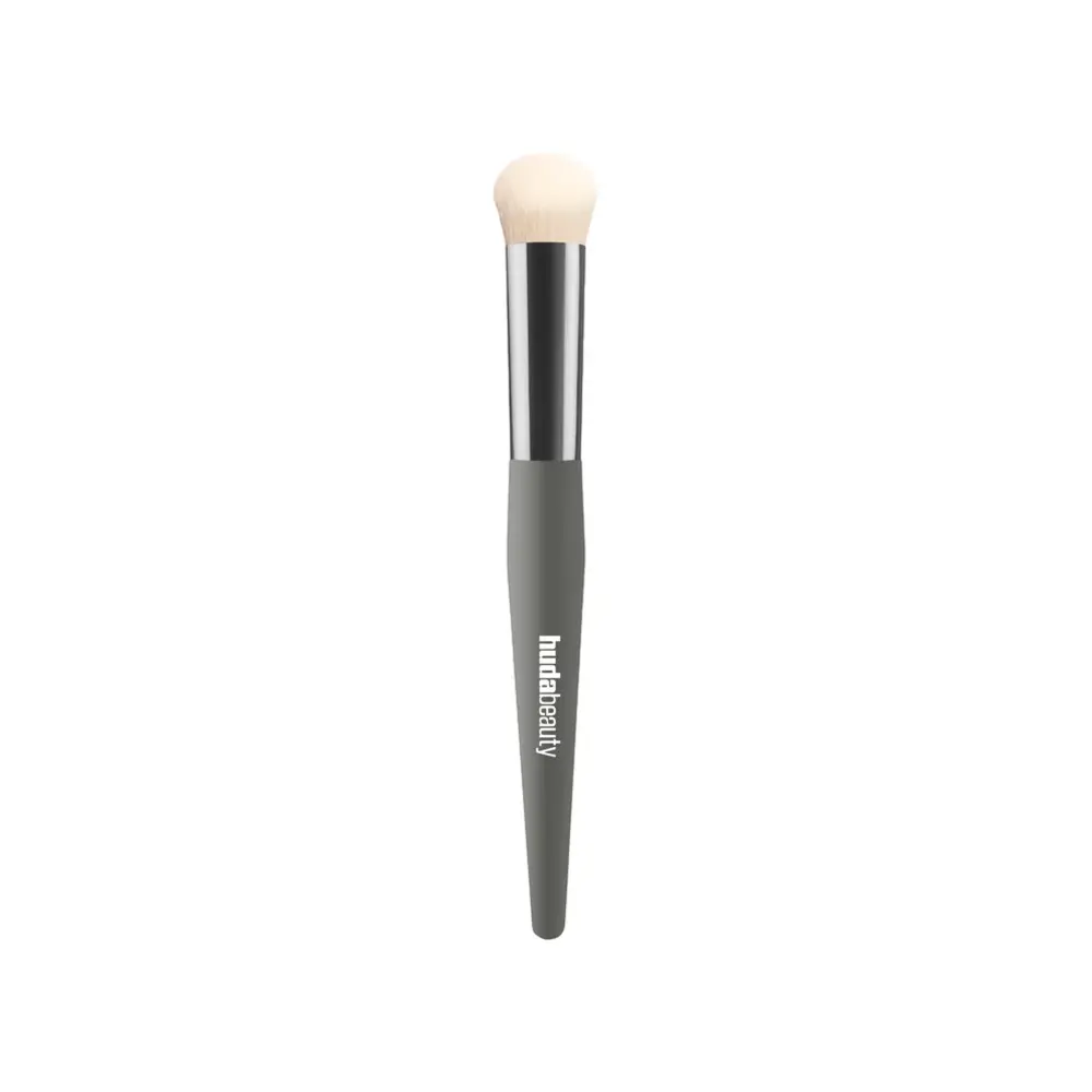 Huda Beauty Under Eye Buff Brush