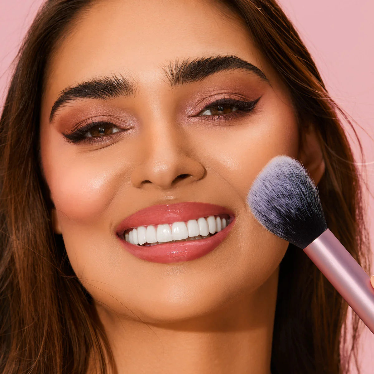 Shop Real Techniques Everyday Essentials Set with Bonus Miracle Sponge Online in Pakistan - ColorshowPk 