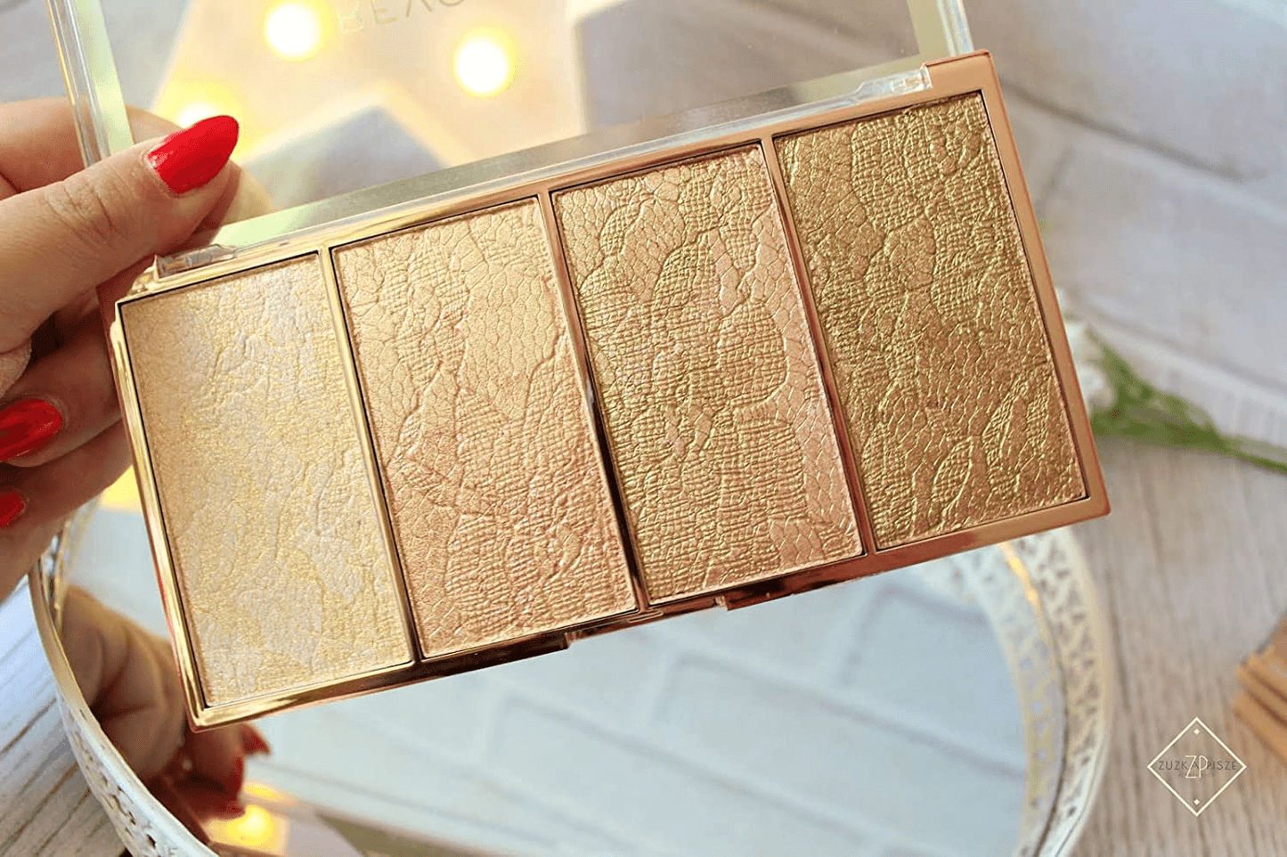 Makeup Revolution Vintage Lace Highlighter Palette